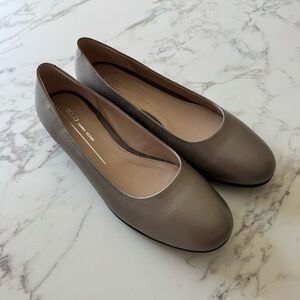 Ecco Taupe Leather Ballet Flats